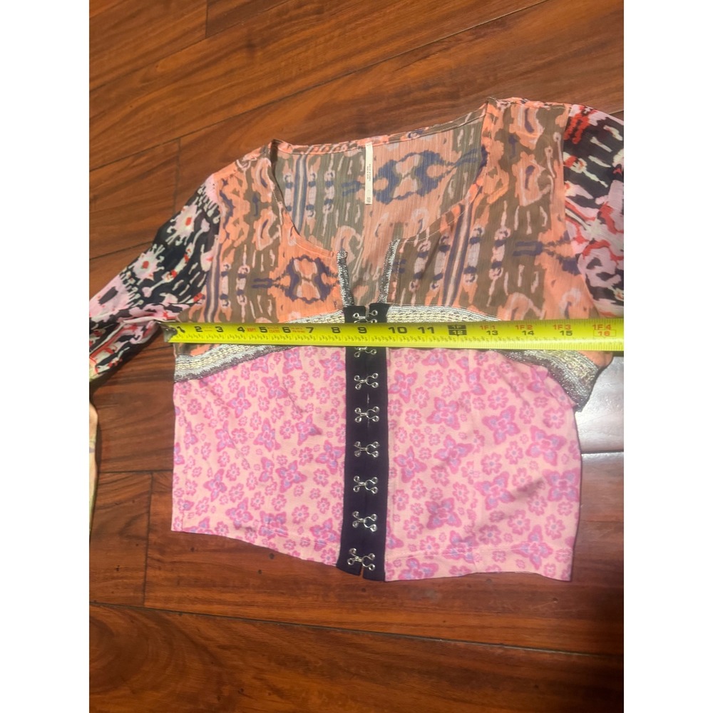 Free People Mixed Print Crop Top Pink Orange Boho Bell Sleeve XS Hook Eye Blouse - Picture 7 of 10
